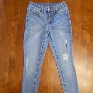 Seven7 ~ Sz 4 ~ Distressed Jeans ~ Excellent Condition